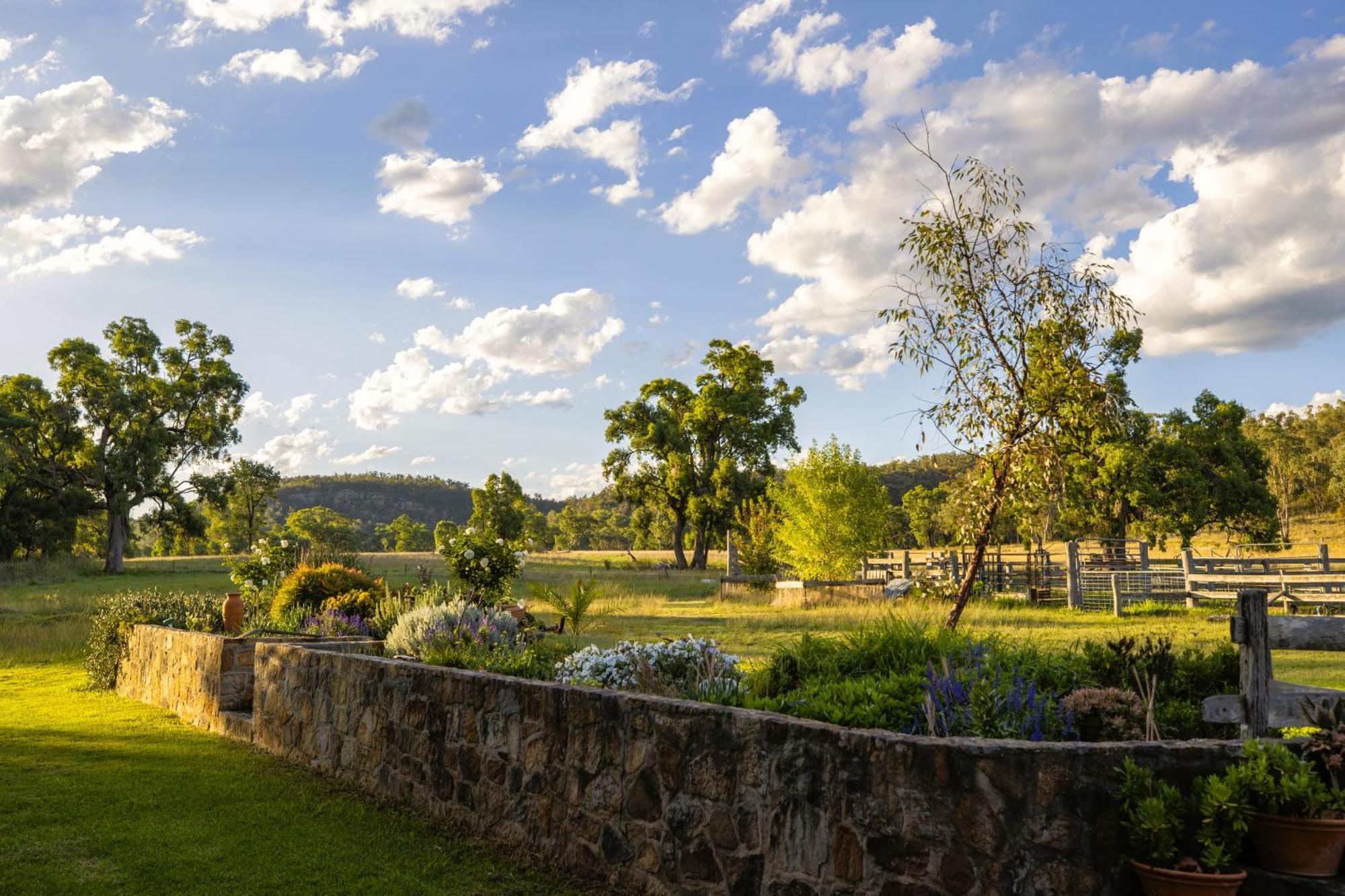 Pilliga Pottery Creative Farmstay Кунабарабран Экстерьер фото