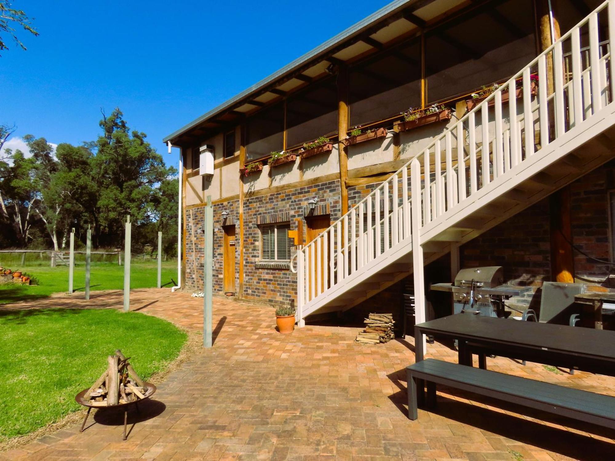 Pilliga Pottery Creative Farmstay Кунабарабран Экстерьер фото